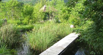 Quiet tree house in the bugey region