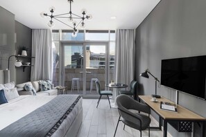 Desk, iron/ironing board, WiFi, bed sheets