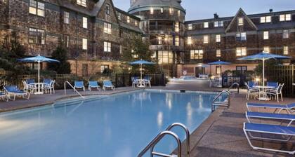 1 Bedroom with Beautiful Views of Newport Harbor!