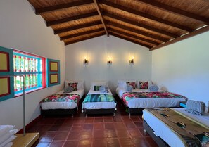 Family Room | Free WiFi, bed sheets - Hotel Momotus Cocora (Salento)