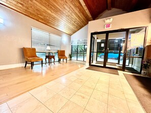 Lobby - Bayou Inn & Suites (Bayou La Batre)