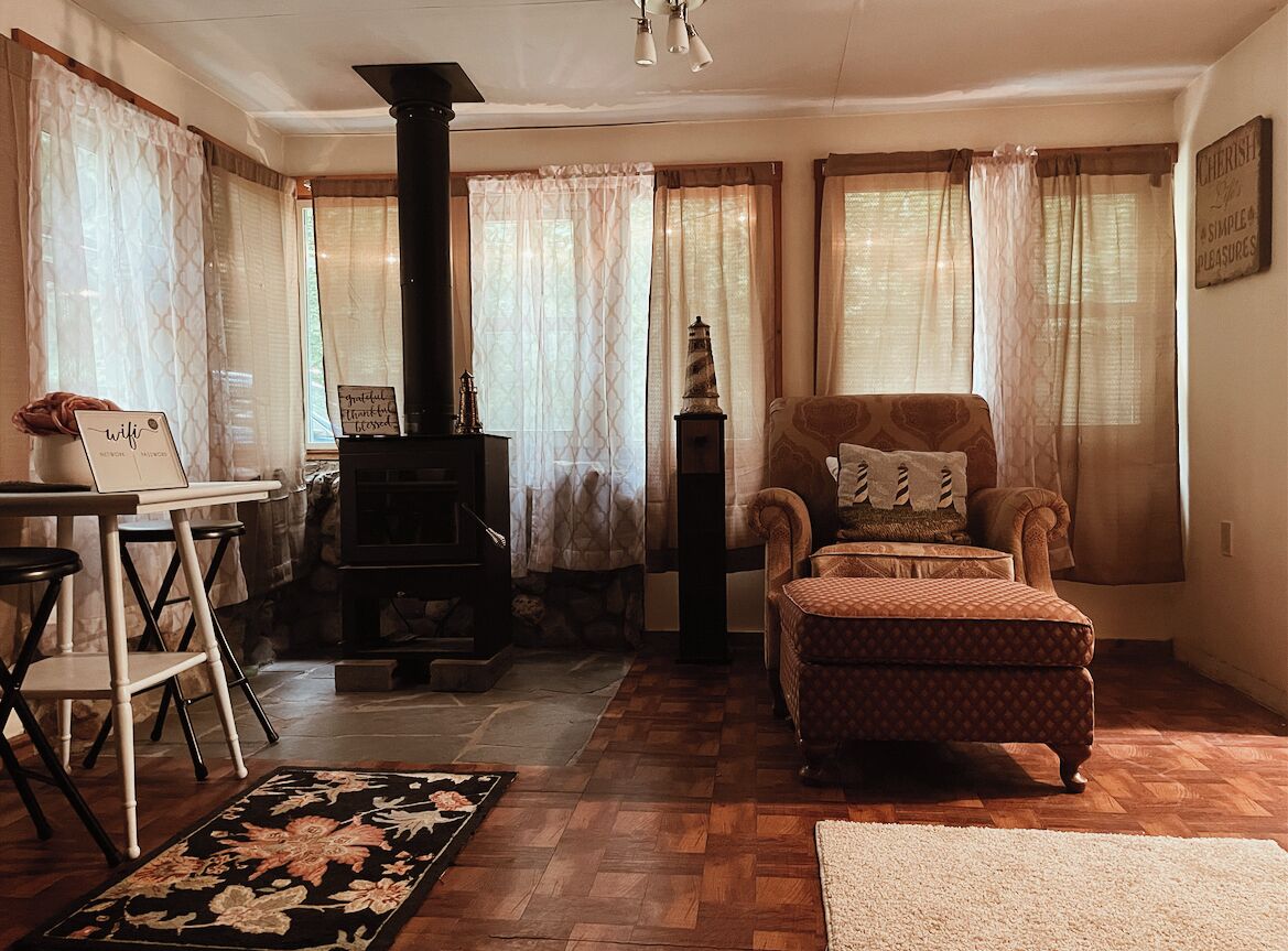 Televisión y chimenea 