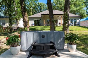 Bain à remous extérieur