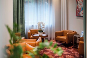 Lobby sitting area - Hotel H12 (Kraków)
