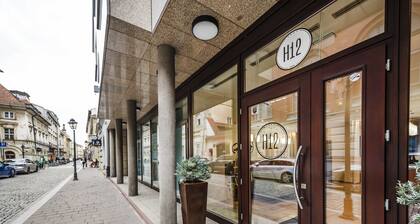 Hotel H12