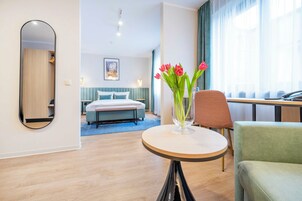 Junior Suite | Hypo-allergenic bedding, desk, soundproofing, iron/ironing board