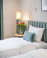 Ropa de cama hipoalergénica, escritorio y sistema de insonorización 