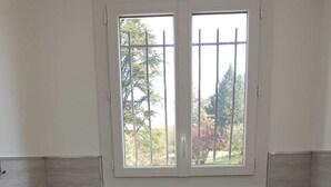 A kitchen with a window, a sink, and cabinets. - house in the countryside in the heart of Bazois with terrace (50m2) and pleasure garden (Châtillon-en-Bazois)