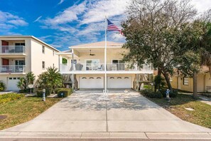 Exterior - Turtle's Nest-Golf Cart-Steps to Beach (Indian Rocks Beach)