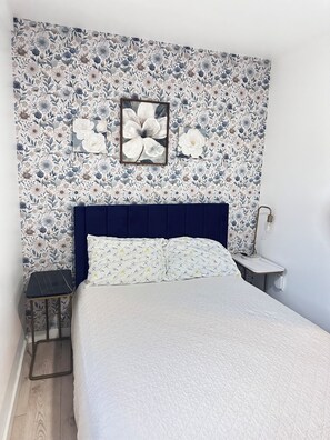 3 bedrooms, iron/ironing board, travel crib, free WiFi - Directly on the White Pine Trail. Sleep 6, 3 bedrooms, and Full Bath. (Big Rapids)