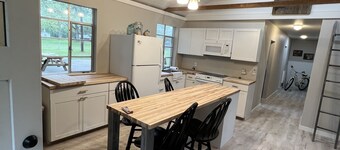 Directly on the White Pine Trail. Sleep 6, 3 bedrooms, and Full Bath.