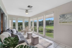 公寓式客房, 多张床, 厨房, 高尔夫景观 (Branson on the Links) | 起居区 | 42-英寸纯平电视(配备数码频道)