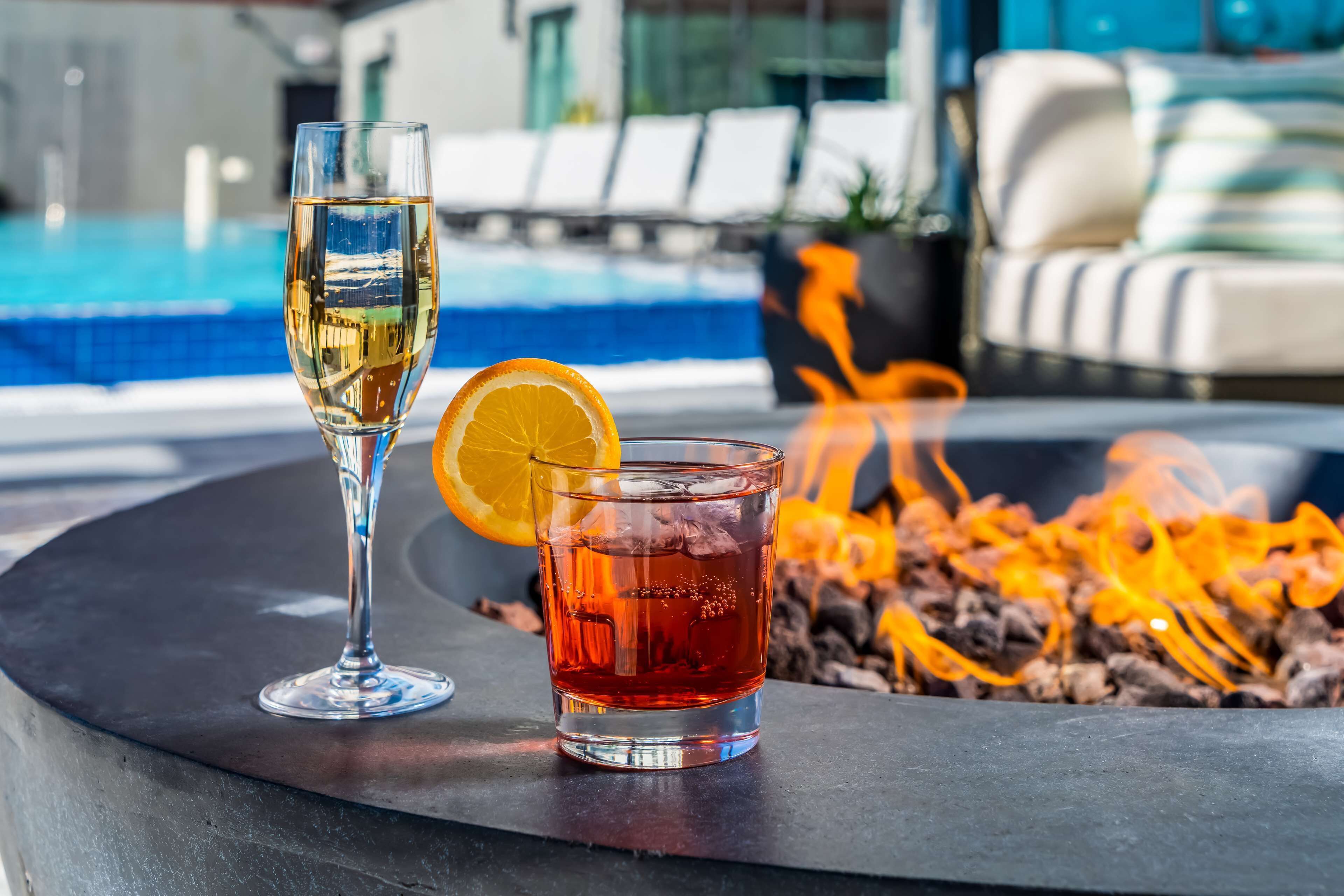 Outdoor pool, open 7:00 AM to 10:00 PM, sun loungers