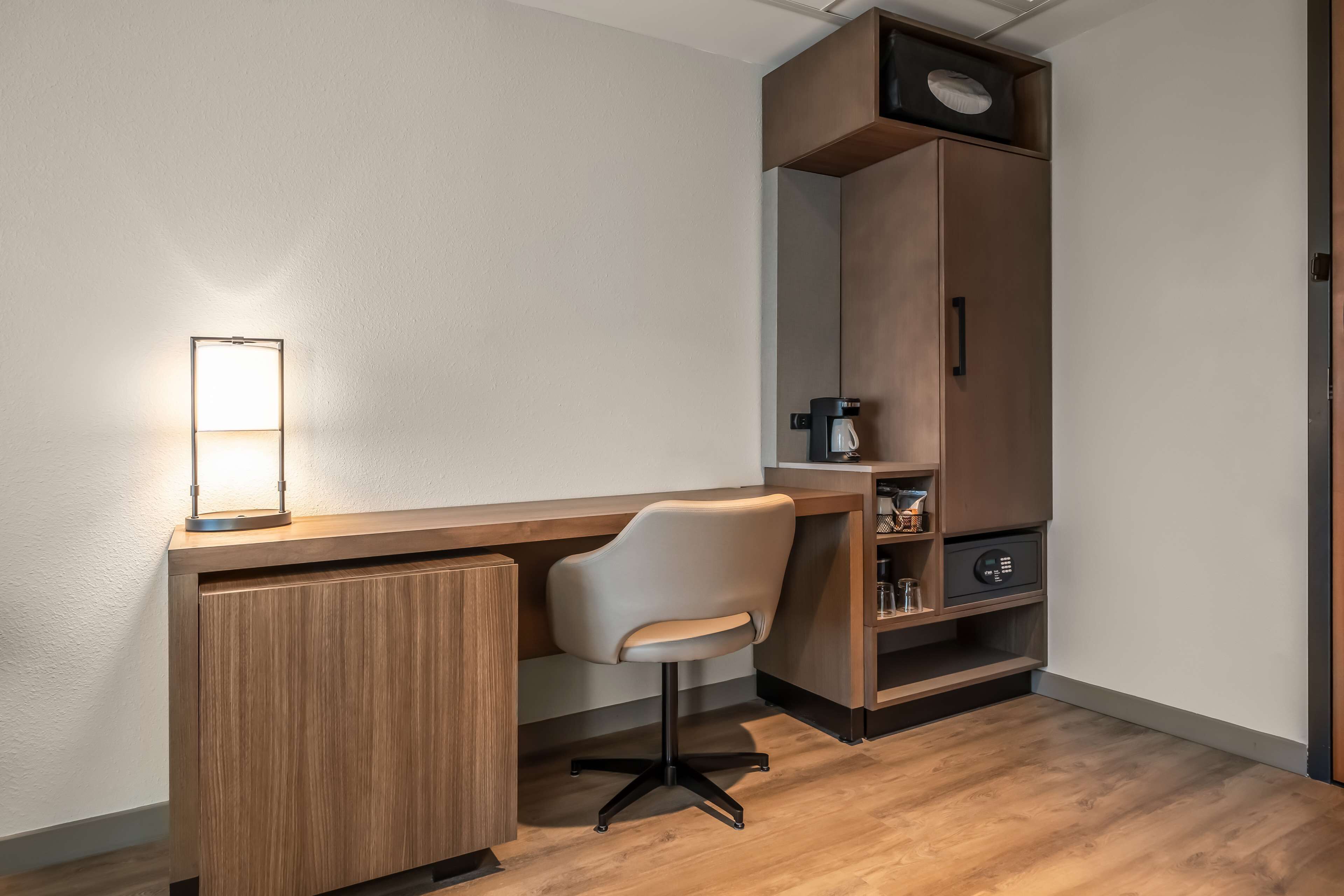 1 bedroom, hypo-allergenic bedding, down duvets, in-room safe