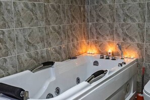 Combined shower/bathtub