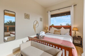 6 bedrooms, desk, iron/ironing board, travel crib