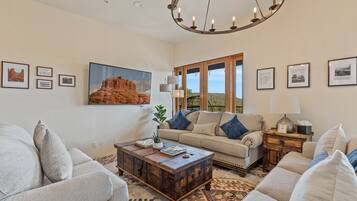 Smart-TV, Tischfußball, Bücher