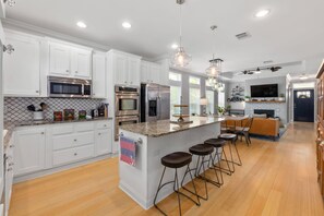 Fridge, microwave, oven, stovetop - Boatyard Oasis | Pool | Mins to Downtown (St. Augustine)