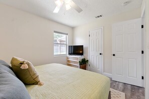2 bedrooms, iron/ironing board, WiFi, bed sheets