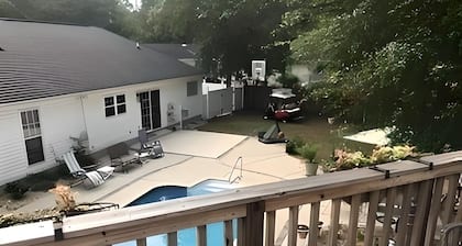 1 BR Studio/Cottage with Pool & Golf Cart/ Near Beach