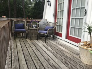 Terrace/patio - 1 BR Studio/Cottage with Pool & Golf Cart/ Near Beach (Pawleys Island)