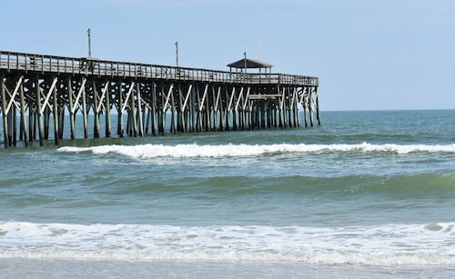 1 BR Studio/Cottage with Pool & Golf Cart/ Near Beach