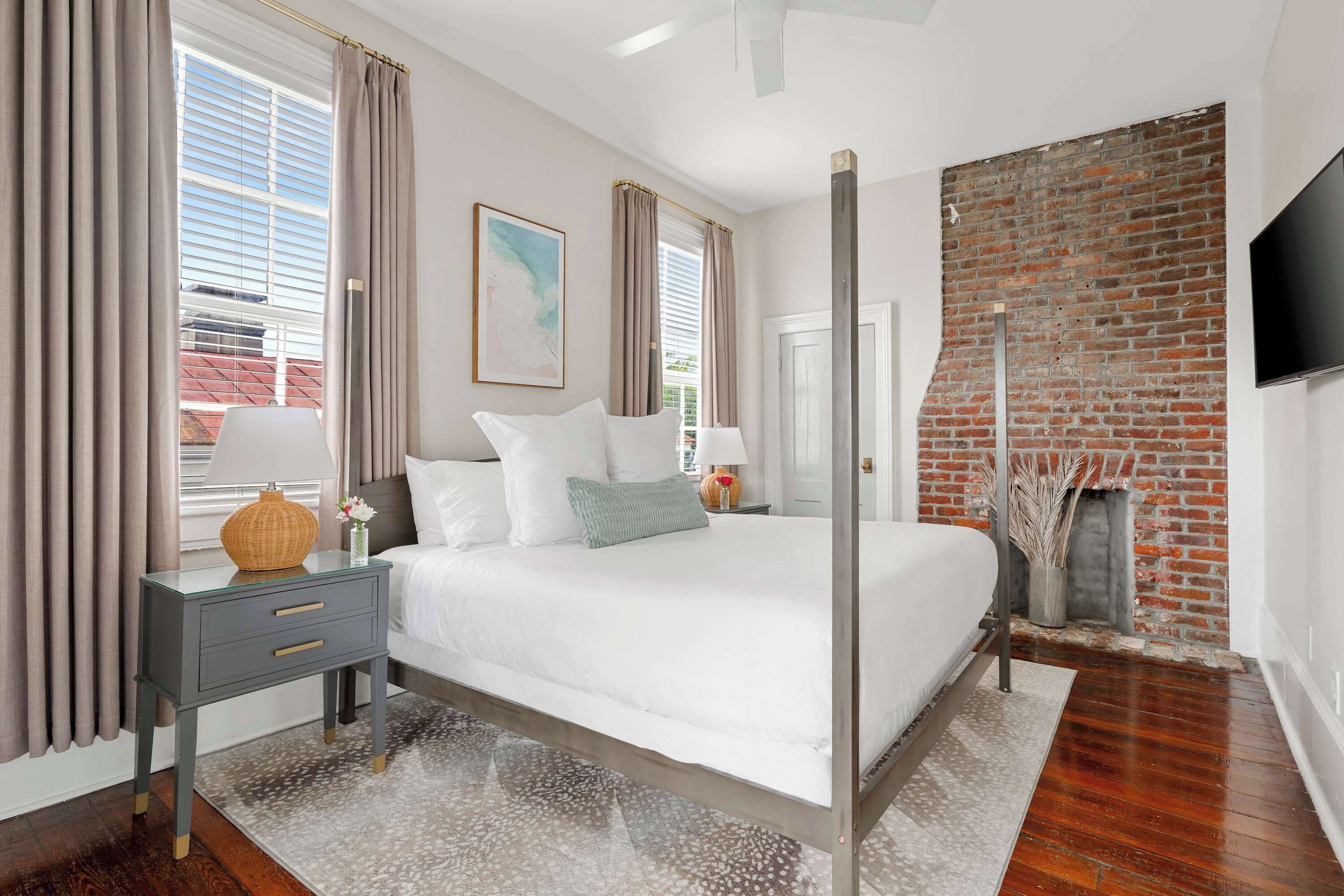 7 habitaciones, tabla de planchar con plancha, cuna de viaje y wifi 