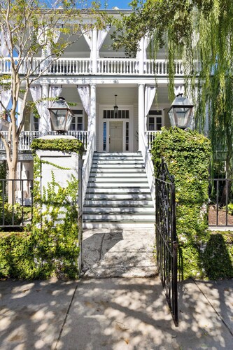 Historic, Luxury 3bd Suite with Porch & Free Parking