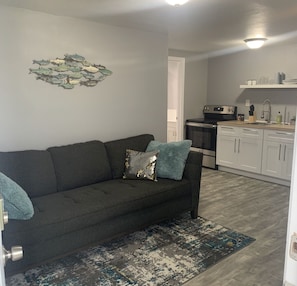Living area - ★ BRAND NEW!! ★ MARINA POINT WATERFRONT PETS KAYAK - 8820A (Town 'n' Country)