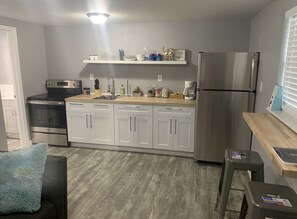 Private kitchen - ★ BRAND NEW!! ★ MARINA POINT WATERFRONT PETS KAYAK - 8820A (Town 'n' Country)