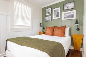 1 soverom, strykejern/-brett, reiseseng for barn og wi-fi