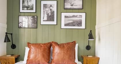 Cozy Cottage w. Bikes, Parking, Outdoor Space!