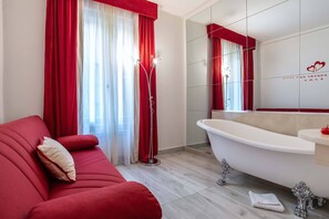 44-inch Smart TV with cable channels, TV - Ripetta Luxury Del Corso (Rome)