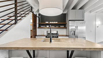 雪櫃、微波爐、焗爐、爐具