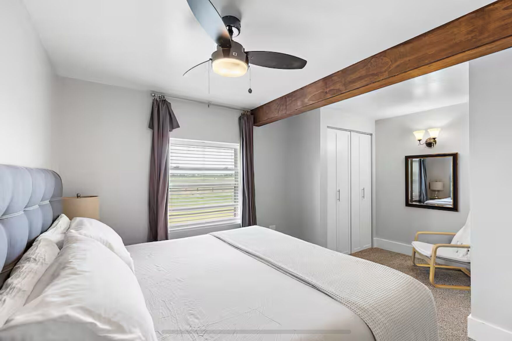2 bedrooms, desk, WiFi, bed sheets