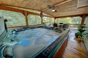 Bathtub spa outdoor