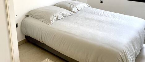 3 chambres, fer et planche Ă repasser, Wi-Fi, literie fournie