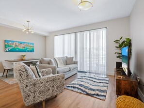 Smart TV, fireplace