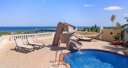 15% weekly discounts. 180° Ocean View hacienda - ideal for families & kids.