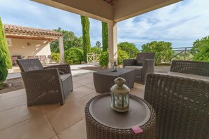 Terrace/patio - Villa Lou Coulabio - Stay in Provence with Private Pool and Panoramic View (Tourtour)