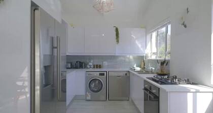 2 Bedroom Apartment with Pool Access