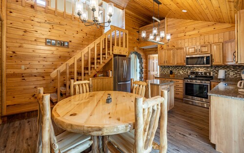 Ptarmigan Ranch North Fork Views 4 Bedrooms!