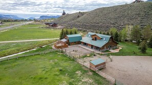 Exterior - Ptarmigan Ranch- Large family home, on the way to Yellowstone (Cody)