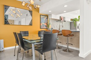 Dining - Iconic Mid-Century Condo in Downtown Palm Springs (Palm Springs)