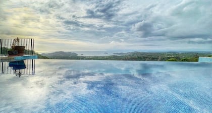 3-Bedroom Home - Vast Ocean View - Infinity Pool