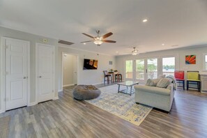 Smart TV, table tennis, offices - Endless Summer House | Lake Murray | Chapin | 3BR (Chapin)