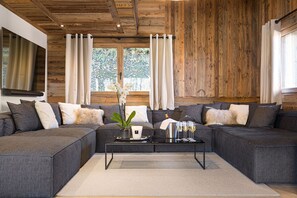 Smart TV, fireplace, foosball, books