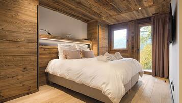 8 chambres, coffres-forts dans les chambres, bureau