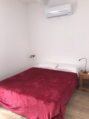 2 chambres, fer et planche Ă repasser, Wi-Fi gratuit, draps fournis