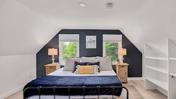 3 bedrooms, desk, iron/ironing board, travel cot